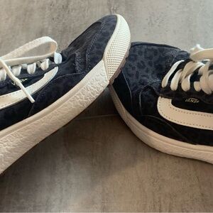 Vans~Cheetah\Leopard Black and White  Sneakers